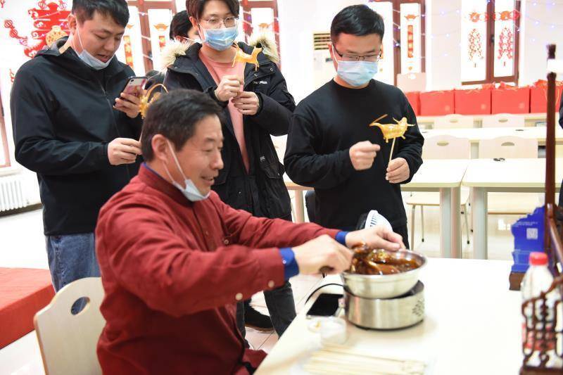 大连海洋大学:留校学生欢度除夕