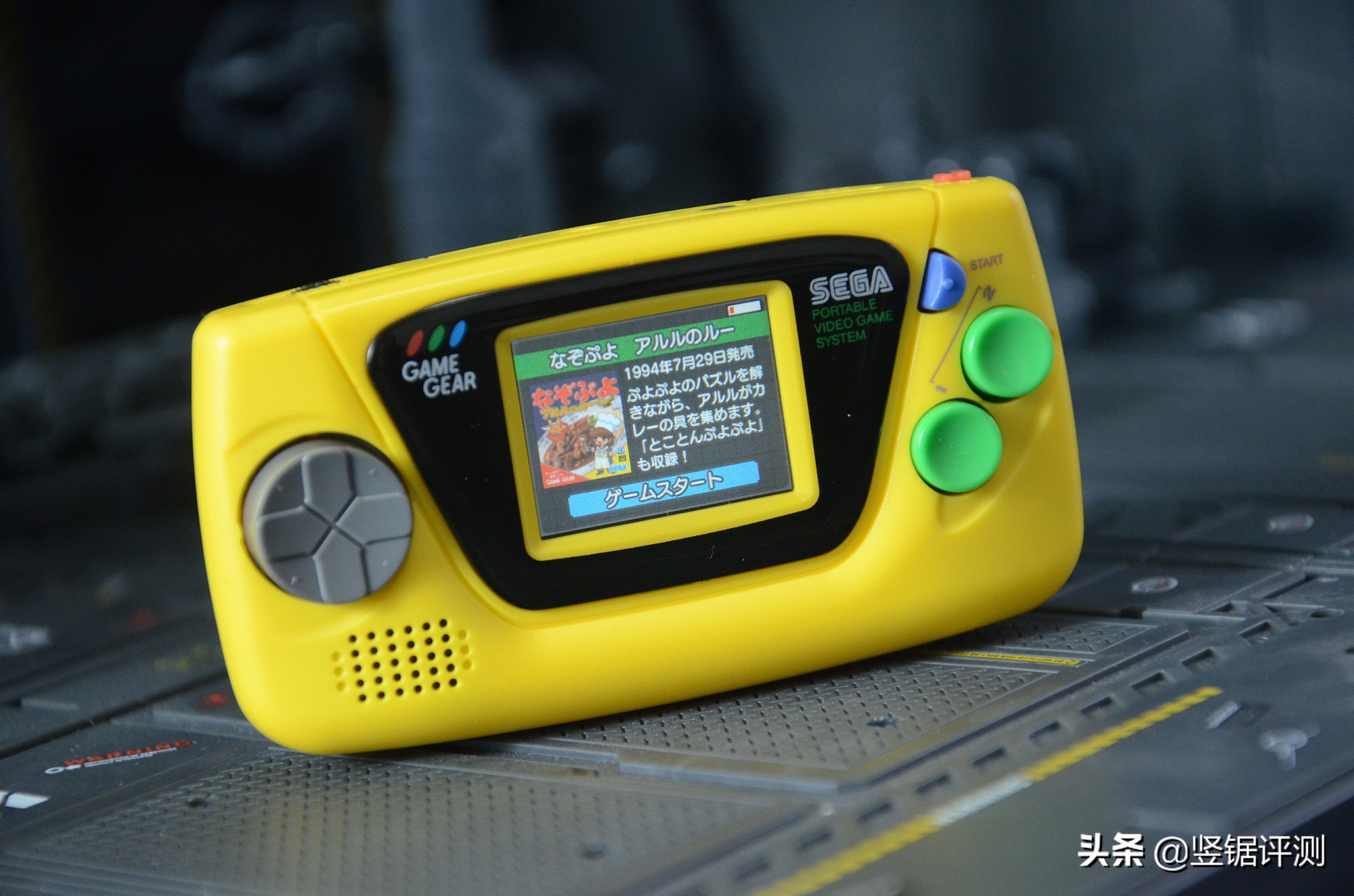 日本“迷你掌机”评测：屏幕仅1.15英寸大小，确定不是钥匙扣