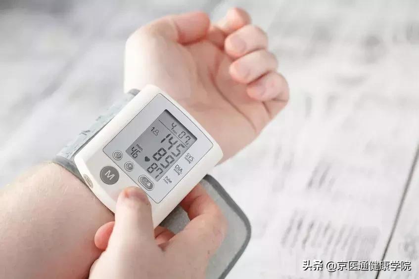 医生如何测定血压,血压一天什么时候量血压比较准确