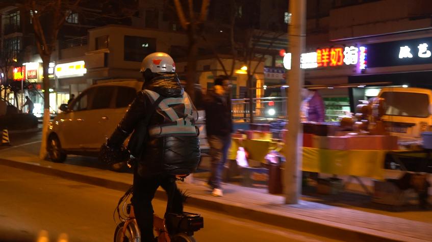 代驾妈妈的真实生活,女代驾夜行生活