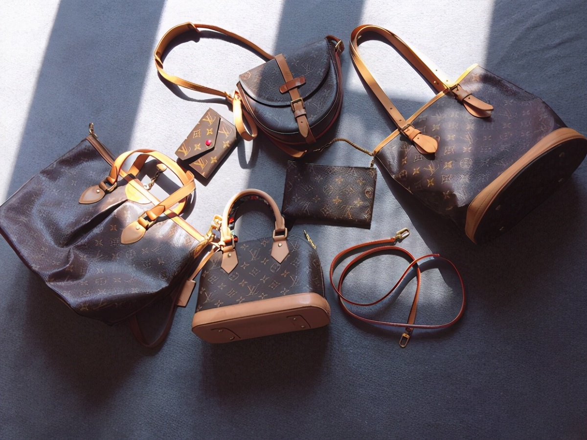 lv老款牛角包价格,lv老款牛角包是哪年停产的