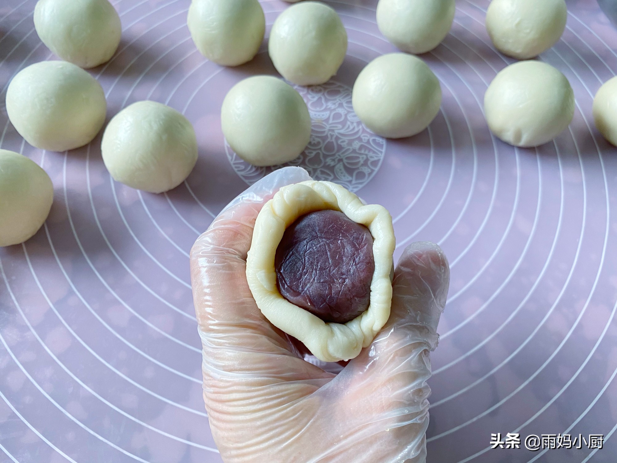 中秋节必备点心四色螺旋蛋黄酥,中秋节买不起月饼自己做蛋黄酥