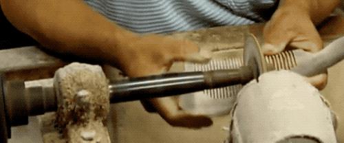 牛角梳：怎么从圆圆一个大牛角到平平无奇一把梳？