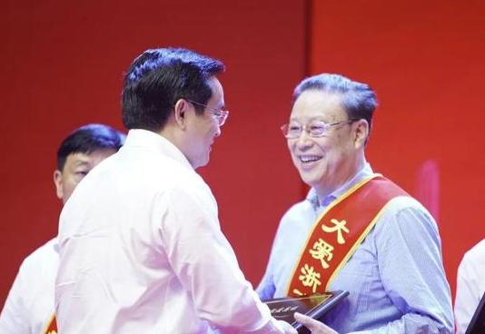 浙江新昌十大首富,浙江新昌县有多少家上市企业