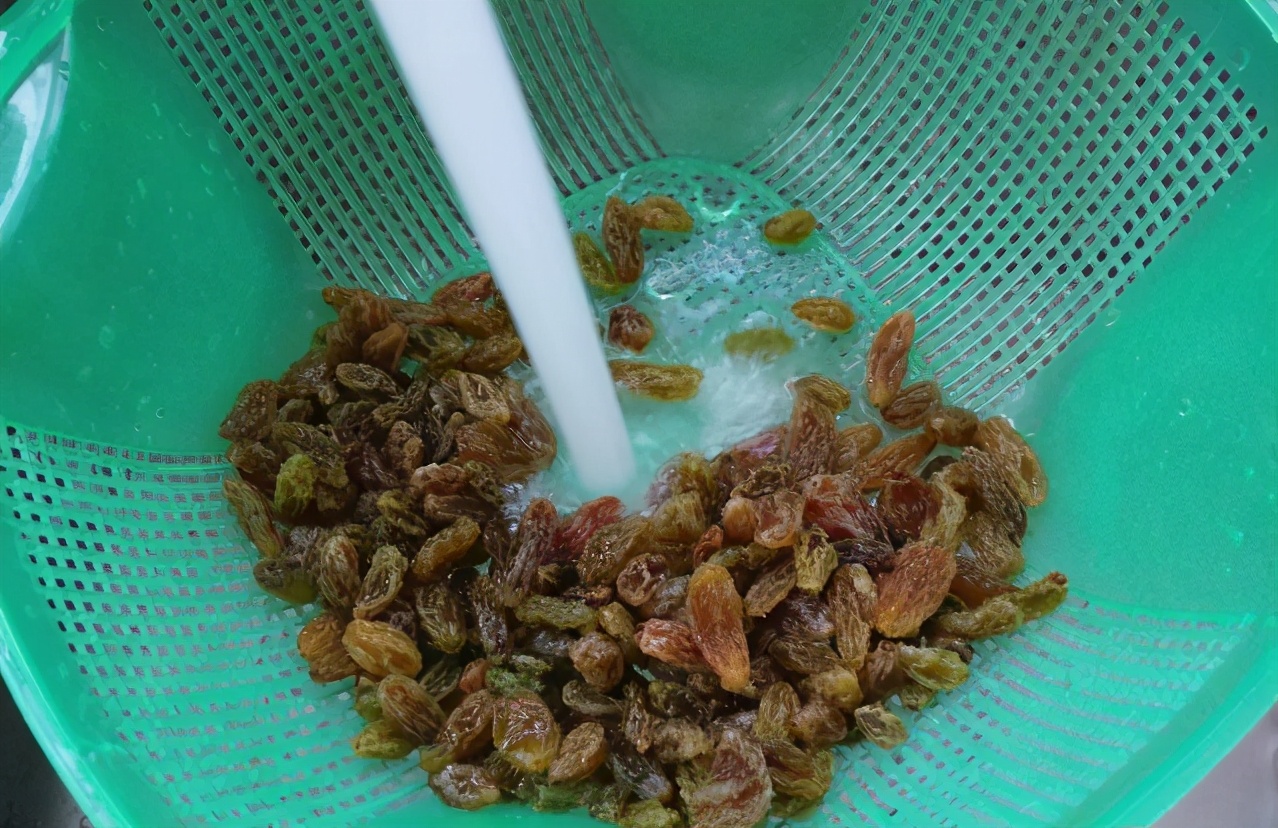 吃葡萄脏了衣服怎么洗才干净,吃葡萄用什么清洗最好