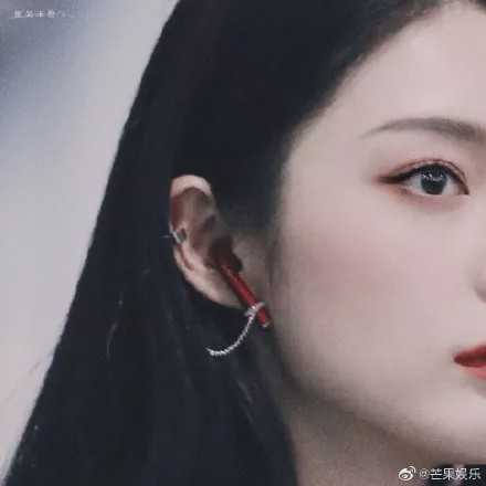 别人夸我耳环漂亮怎么回复,别人说你耳环比人好看你怎么回嘴