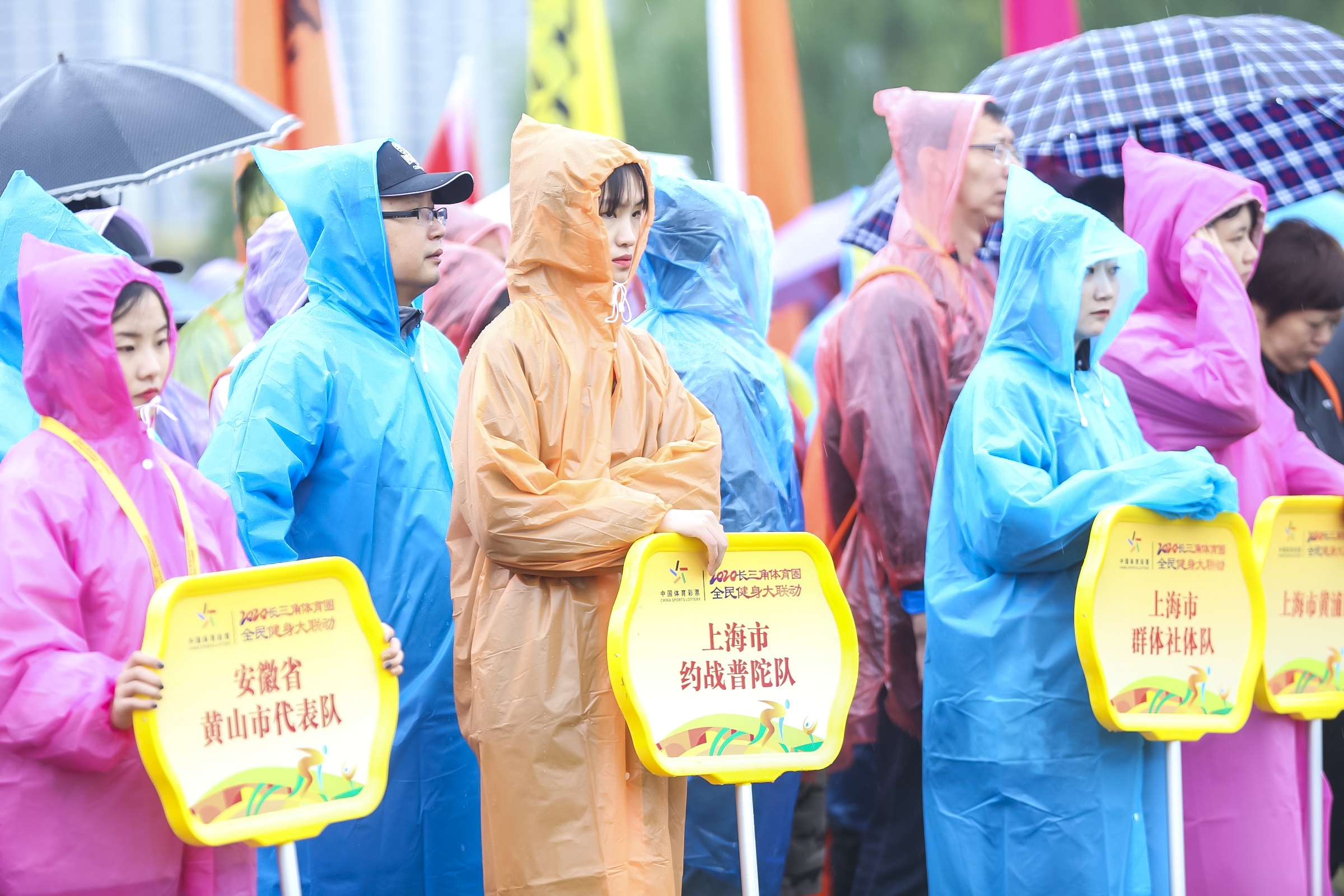 陆上打、天上飞、水中游，感受全方位体验——三省一市体育达人齐聚嘉兴动起来