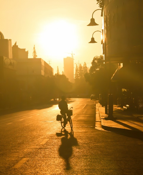 “我是为了吃饭和你在一起的”“我知道”