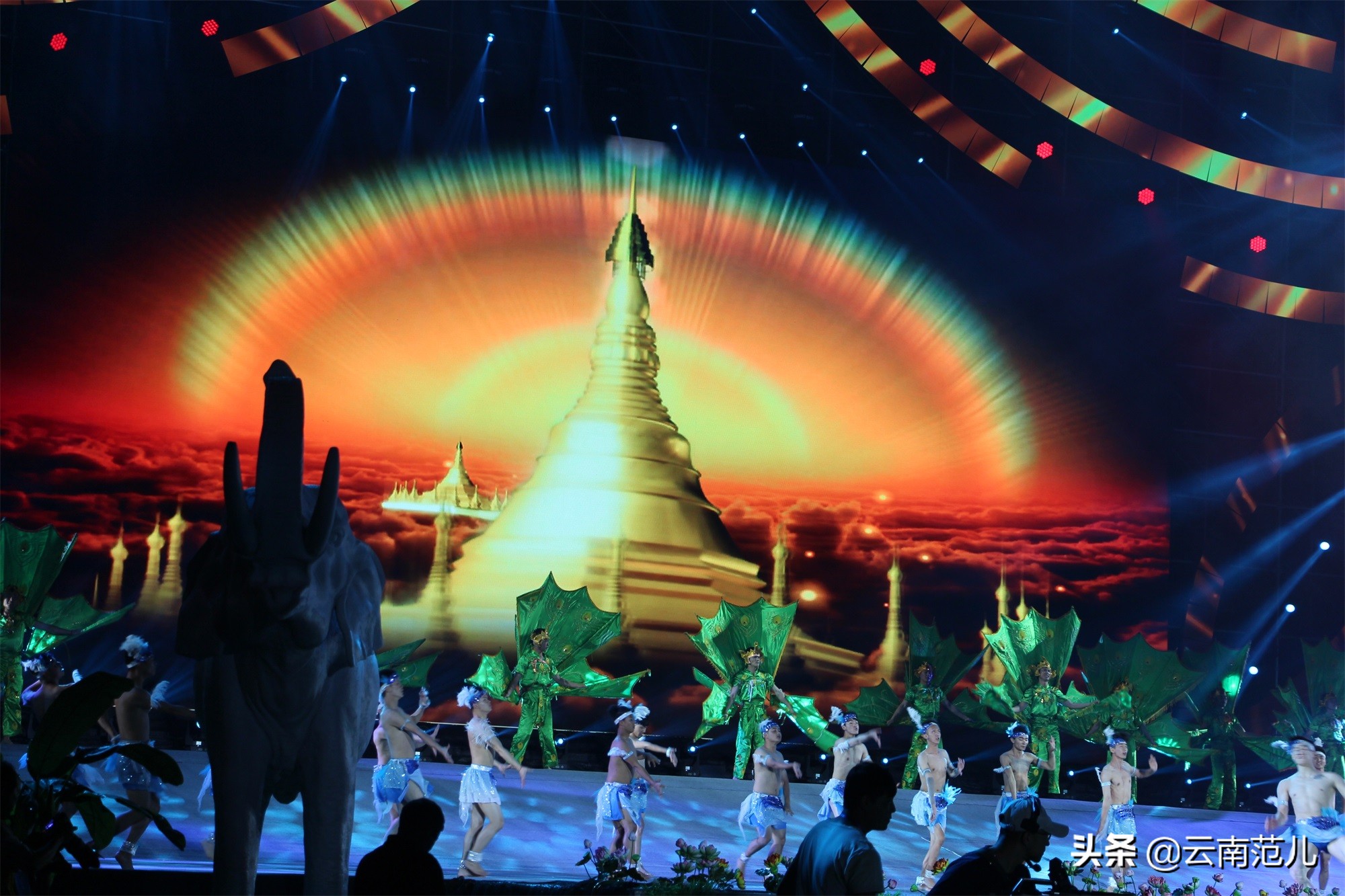 人气王歌手韩磊助力泼水节晚会高潮迭起，美丽的地方就叫德宏！