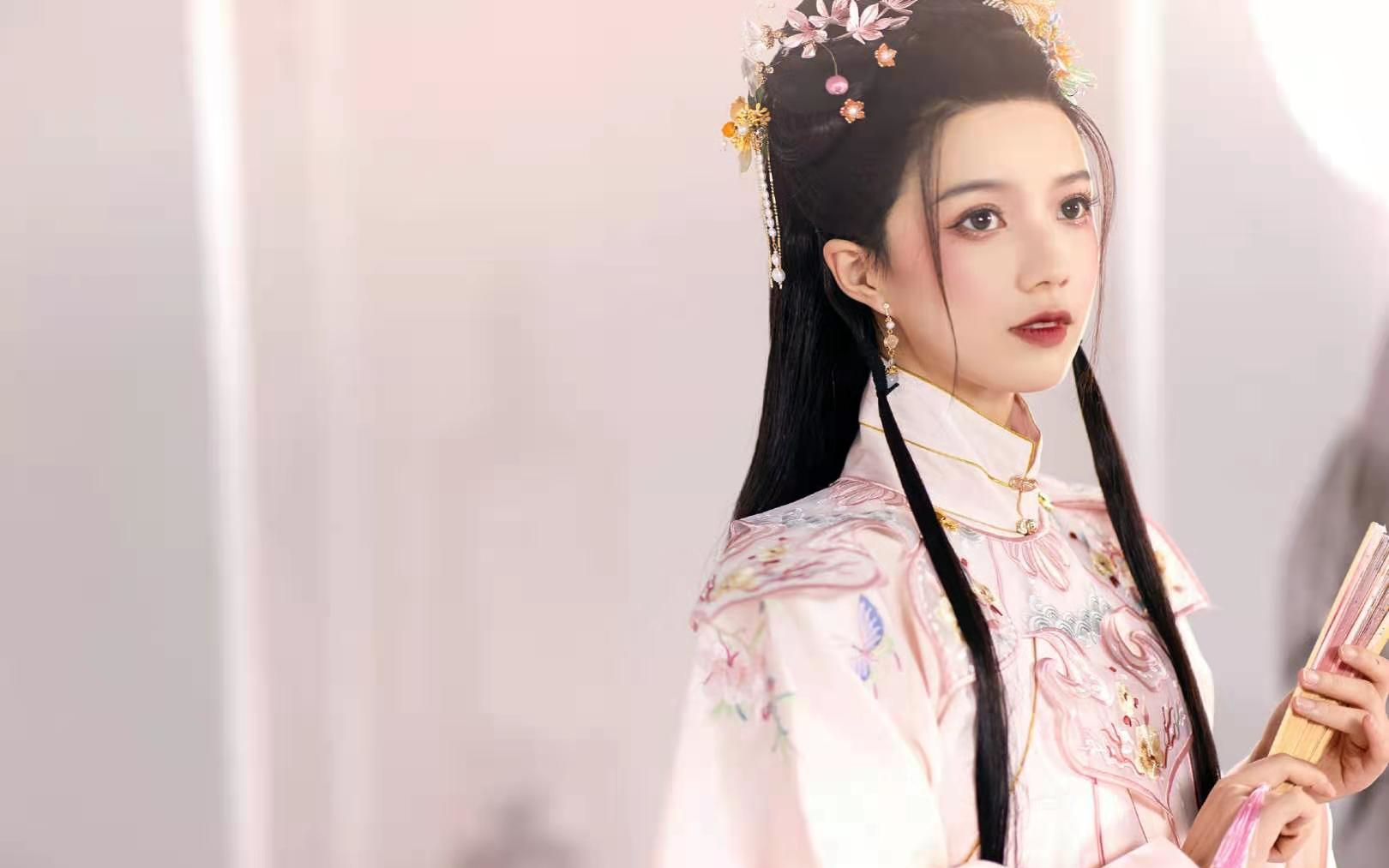 “十里一笑，钱包垮掉”，汉服中的“抢钱四巨头”，你最喜欢谁？