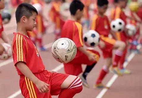 中国小孩足球操,中国学生踢足球