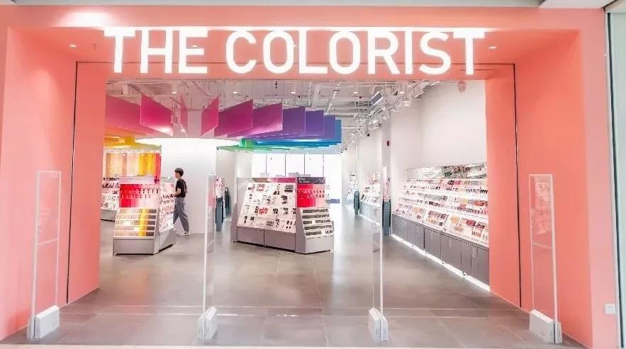 店播+快时尚+网红场景=业绩20万/店/天“调色师”这么玩不火才怪