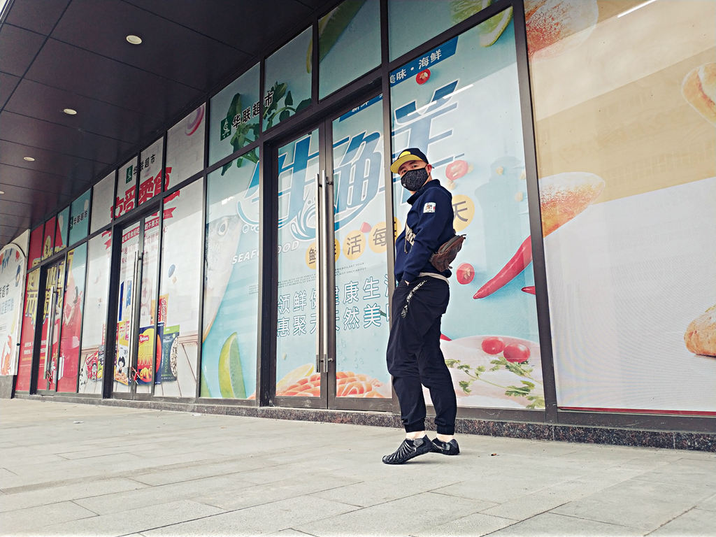 奇怪而又舒适：VibramFuroshiki包裹鞋体验