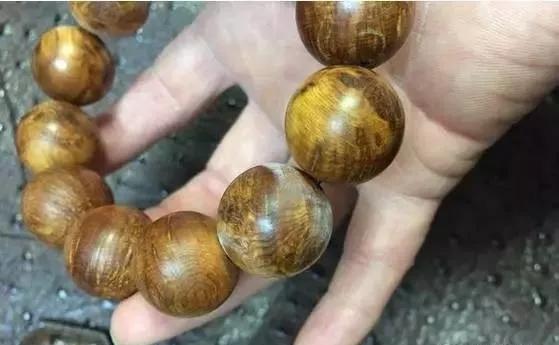 手串发霉了还能戴么,手串发霉可不可以用酒精消毒