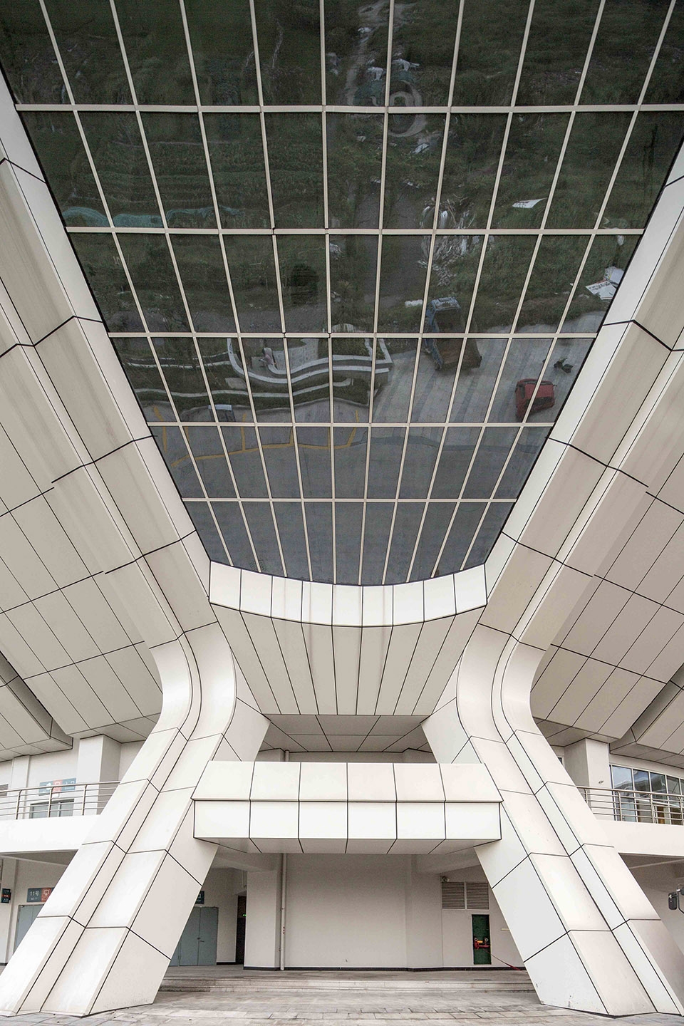 映山独玉苍，滨水双杜鹃--浙江苍南体育中心