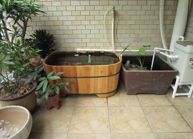 庭院不建鱼池直接放鱼缸设计效果,阳台做水池假山养鱼