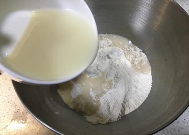 自己蒸的馒头有嚼劲不蓬松,自己蒸的馒头有点粘是怎么回事