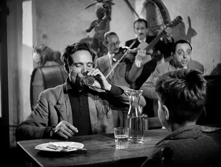 偷自行车的人是怎么样的,偷自行车的人反映出的现实意义