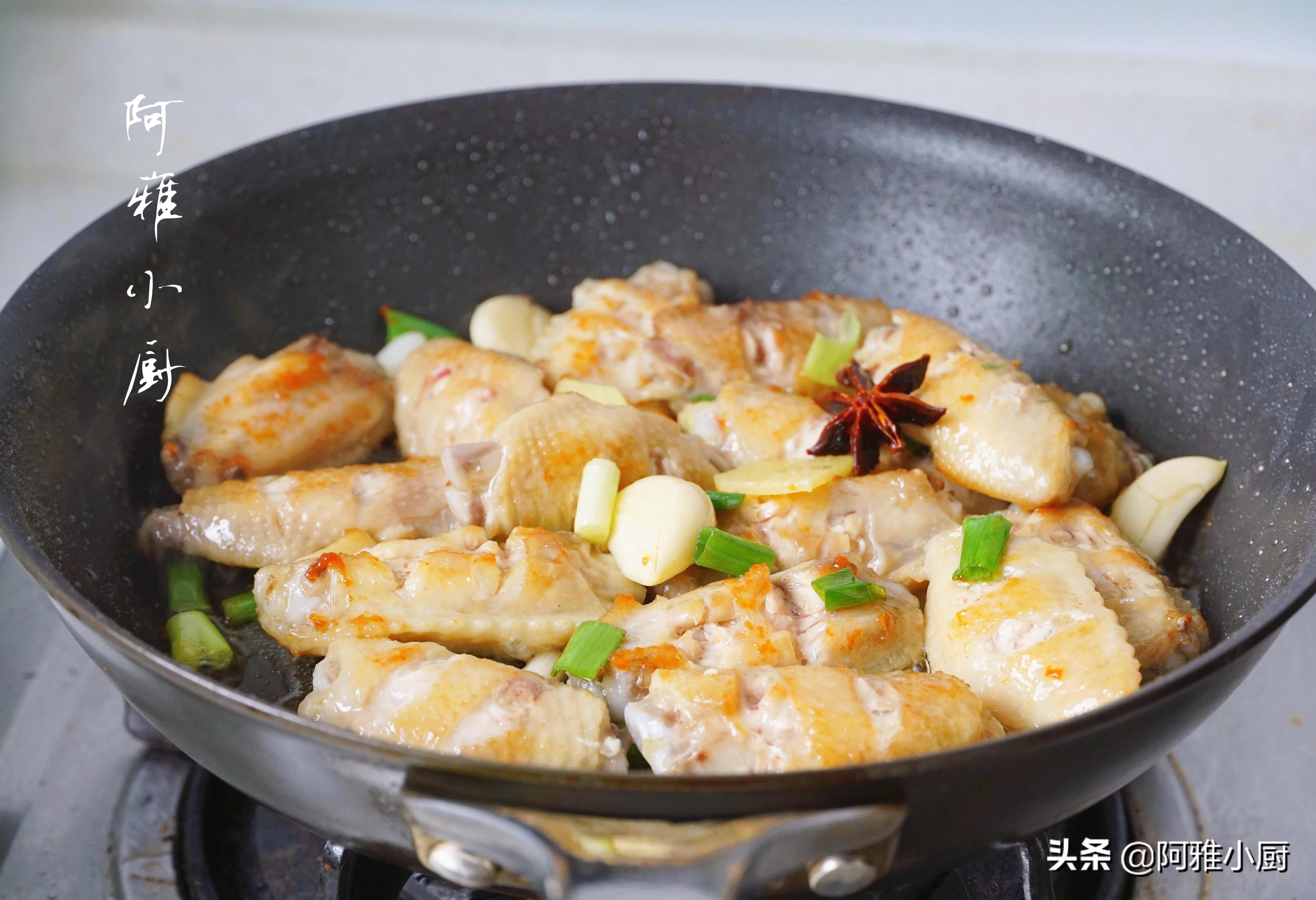 鸡翅百吃不厌的做法，香到骨头里，外酥里嫩，做法省时又简单