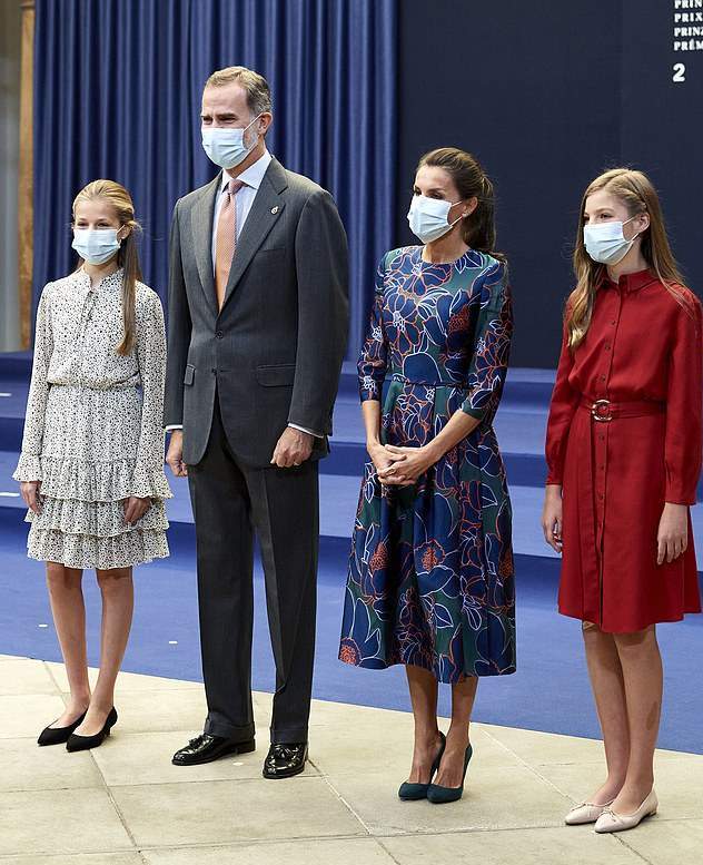 西班牙王室莱昂诺尔公主近况,西班牙王室圣诞贺卡