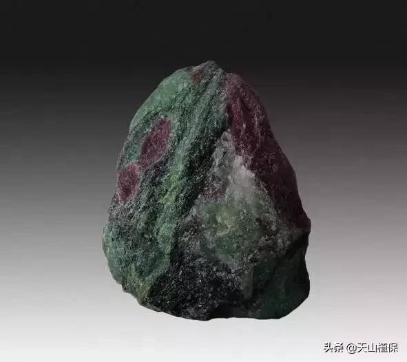 怎么捡到价值极高的石头,捡到一块石头价值千万