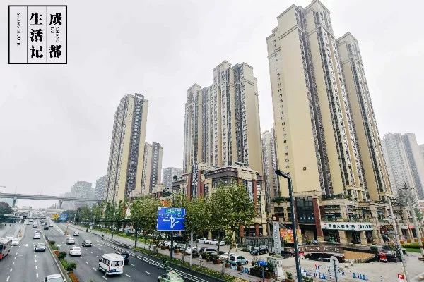 成都同根生,成都北门对比南门