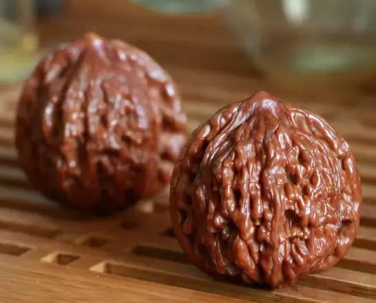 文玩核桃应该是先包浆还是先上色,文玩手串核桃怎么上色快包浆快