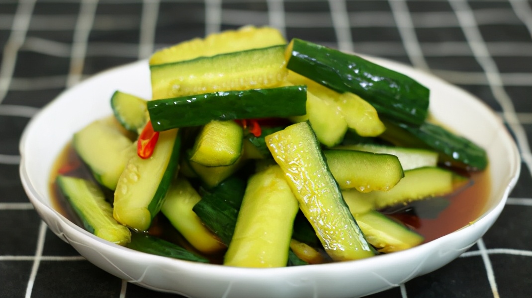 腌菜变酸了怎么补救,腌菜老发霉怎么办