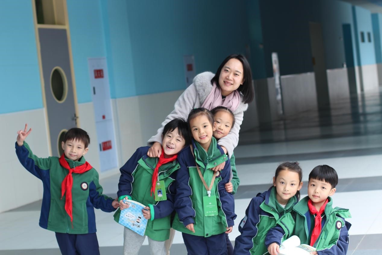 歌歌兰妮蓝风铃香水图片,歌歌兰妮蓝风铃香水身体乳