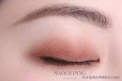 怎么画眼妆才不显脏,怎么防止眼妆花