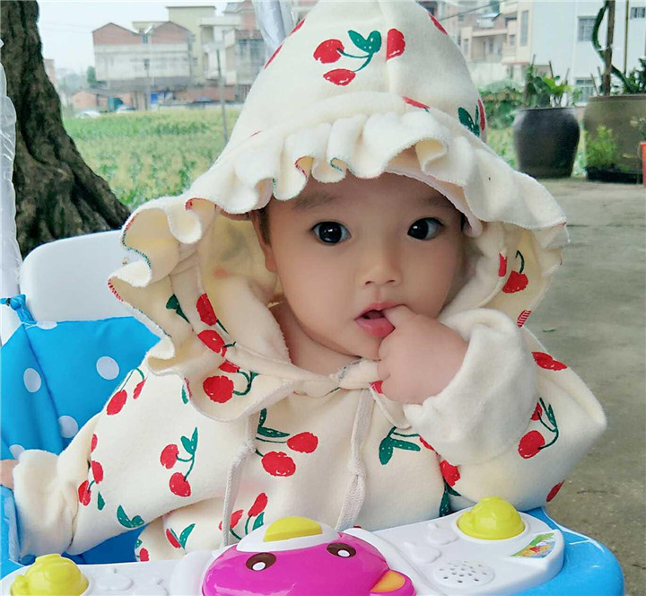 宝宝总是吮吸手指怎么办？别太担心，家长做好引导最重要