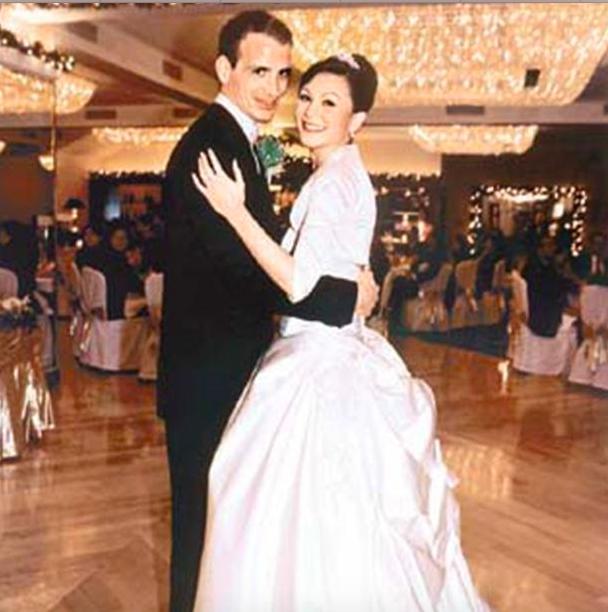 她是赌王最苦命的孙女，父母双亡，惨遭离婚，罹患癌症，无缘家产