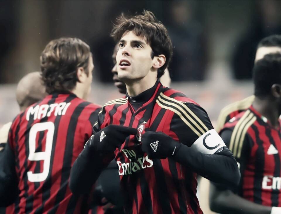 超好看的足球壁纸,足球壁纸高清全屏24号球衣