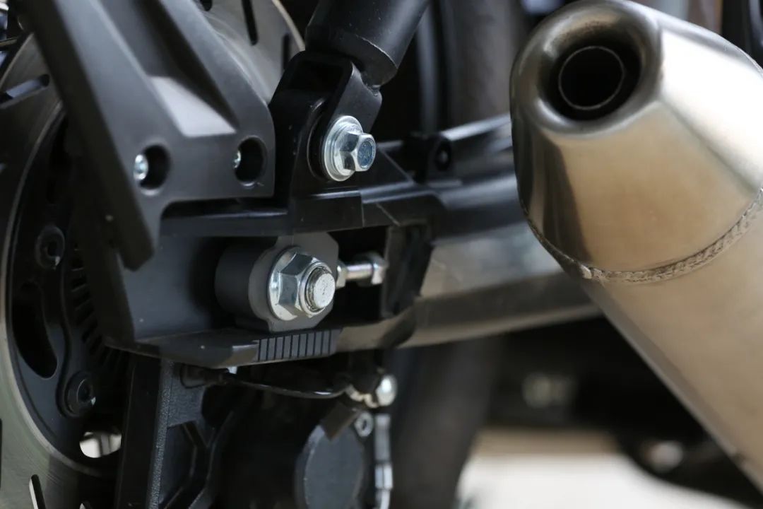 中量级双缸复古赛科龙re3试驾,宗申赛科龙re3双缸400复古摩托