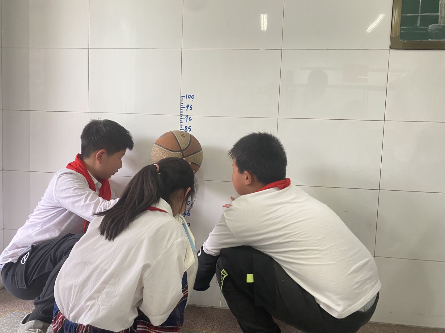 球的反弹高度为什么不一样,破坏球还能反弹吗