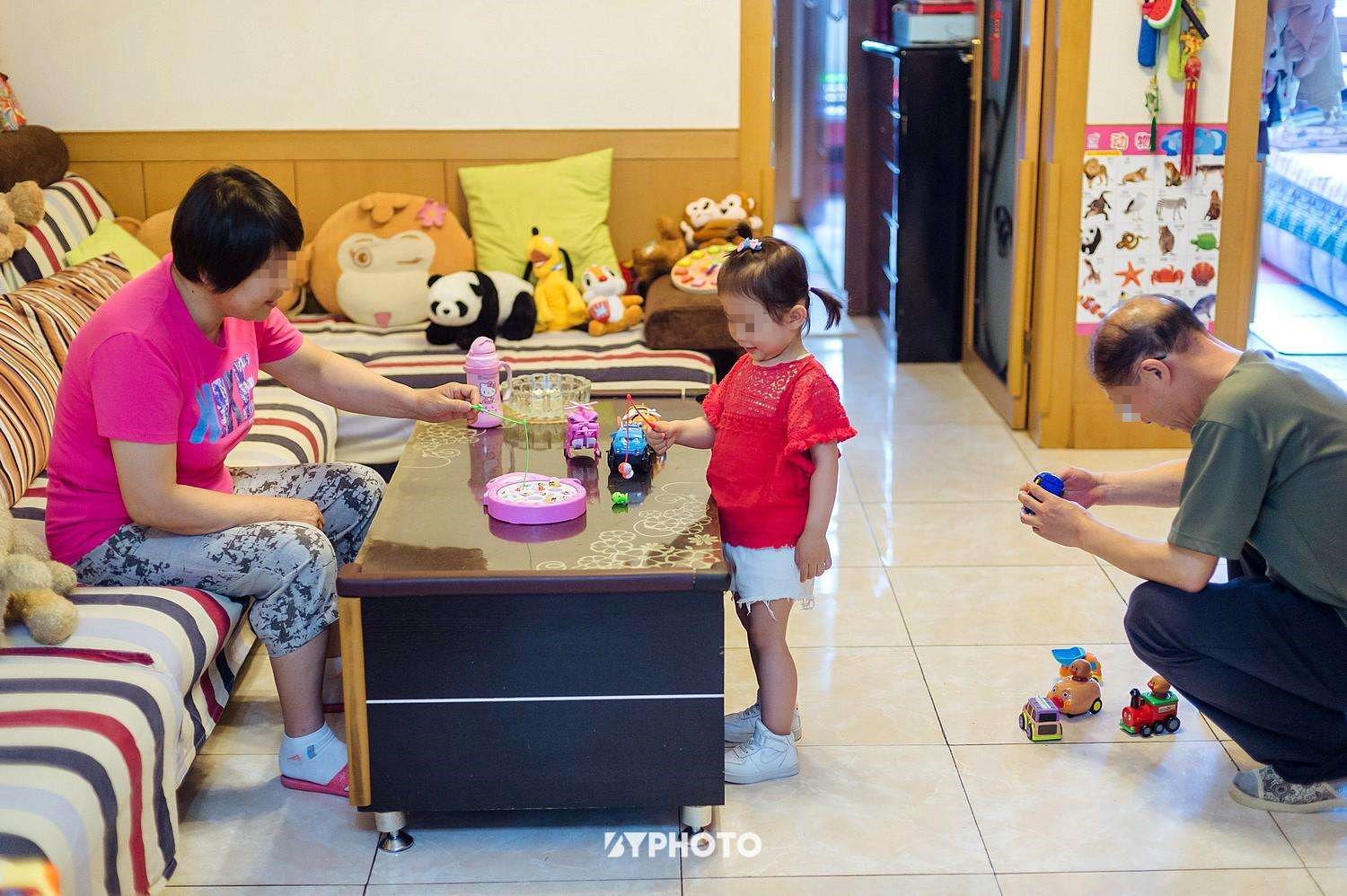 父母非要生二胎该怎么劝,面对父母重男轻女女儿应该怎么办