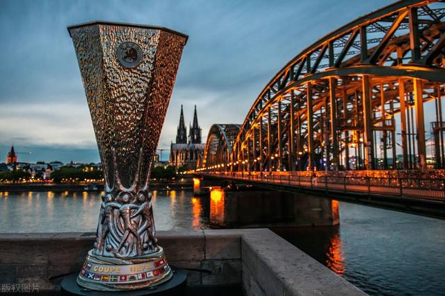 穆里尼奥罗马状态回暖,穆里尼奥重塑后防