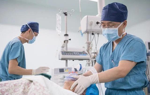 明明是在手术,怎么感觉是在看5D电影?