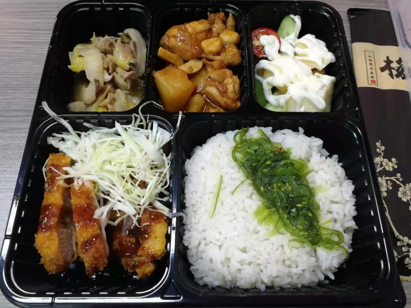 区街新闻｜70多幅照片记录世茂滨江社区辖内志愿者，南京感谢你们