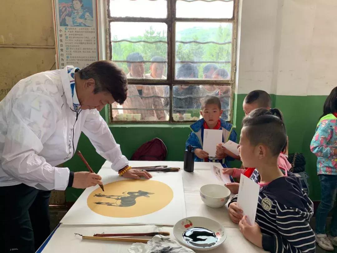 伉俪夫妇李毅、王渊助力中华儿慈会·用爱温暖甘肃贫困留守儿童