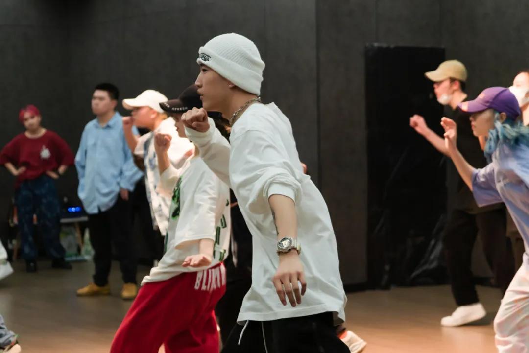 没有舞蹈基础怎么扒舞,遇见心动的舞蹈想学怎么办