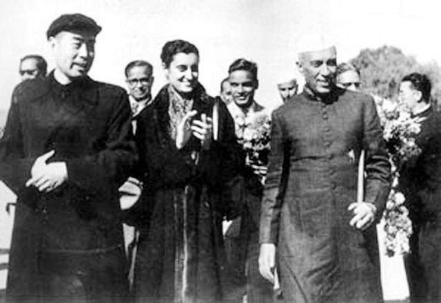 古今明捧着周恩来的骨灰，走过长安街，如今的他过得怎么样了？