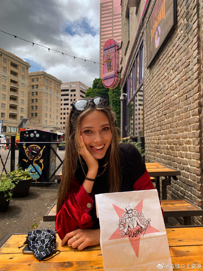 爽文般人生！天才学霸+世界冠军+绝美模特，17岁中美混血女孩火了