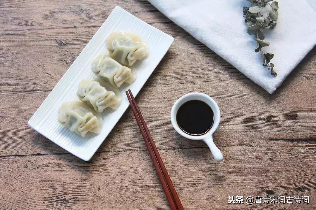 人生在世美食与诗不可辜负,人生如旅唯有美食不可辜负的诗句