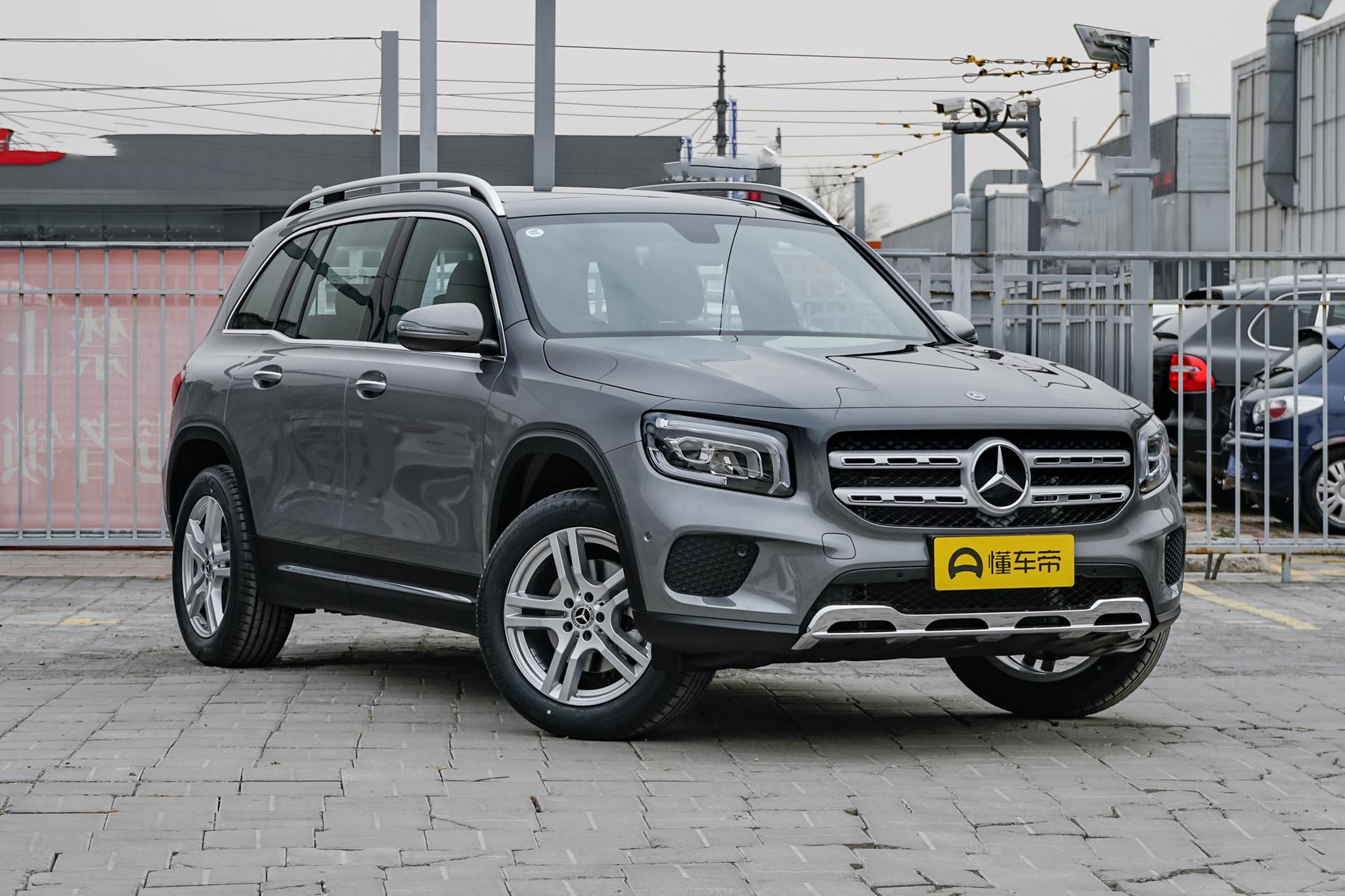 奔驰glb220空间测评,改款奔驰glb200动感型配置