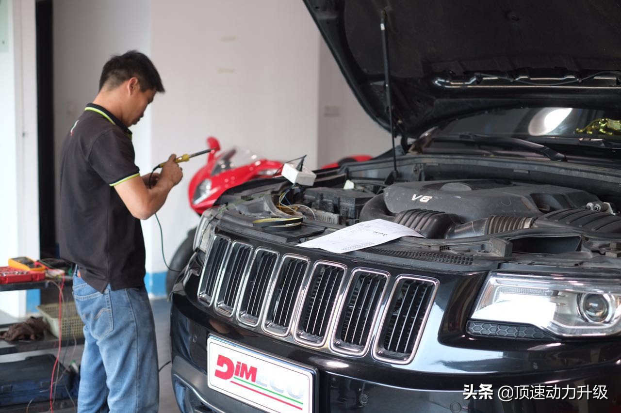 大切诺基3.6越野视频,大切诺基3.0实测