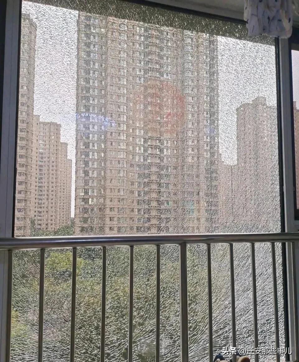 小区房玻璃爆裂是谁的责任,小区房子多户玻璃窗爆裂