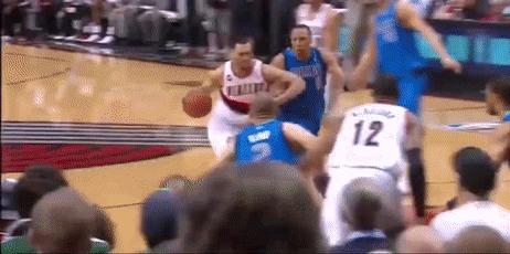 让了俩半月板，落后23分一节追回！10年前这场比赛，膝盖都看酸了