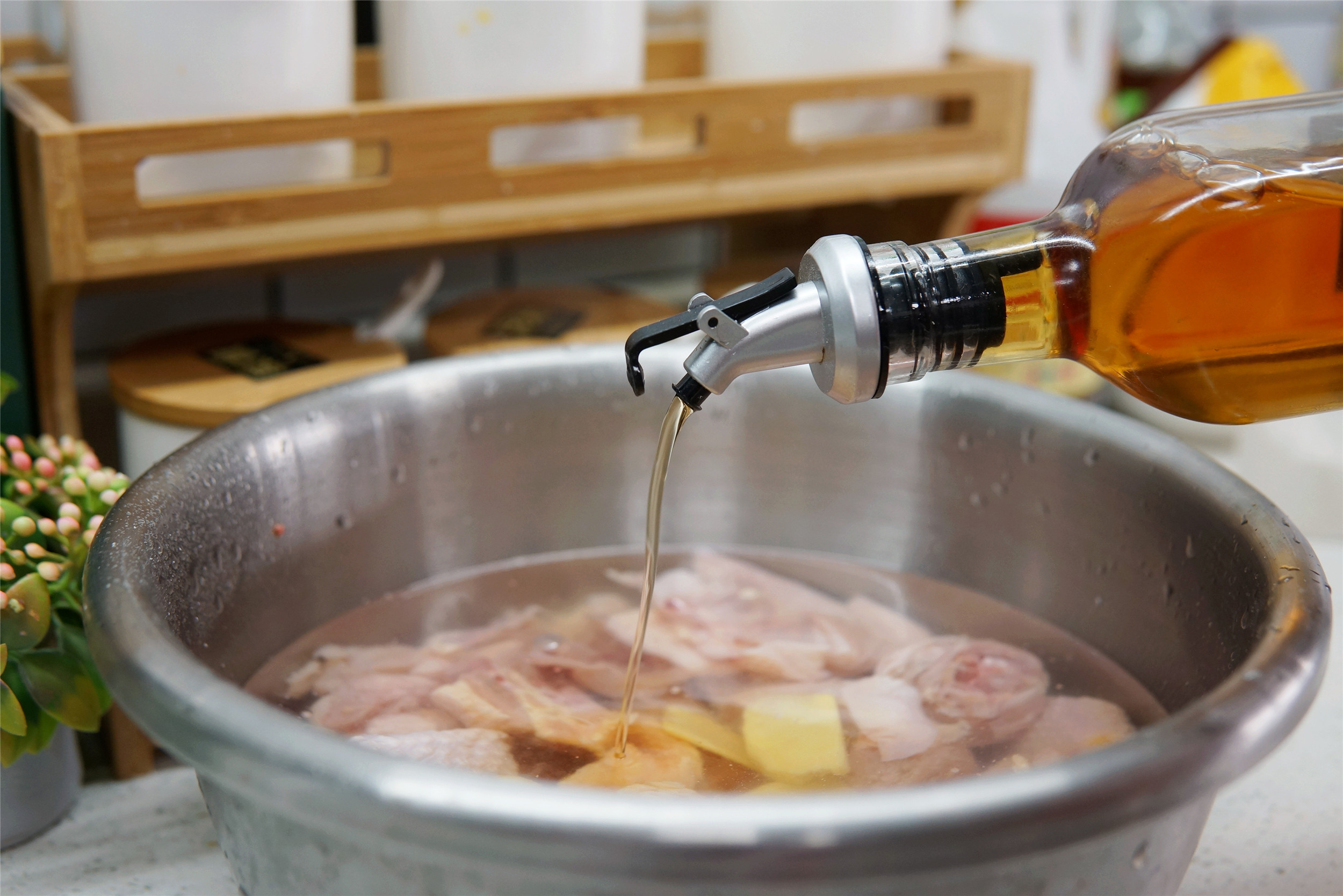 煲鸡汤要不要去掉鸡油和鸡皮,鸡汤怎么煲才不柴不腥