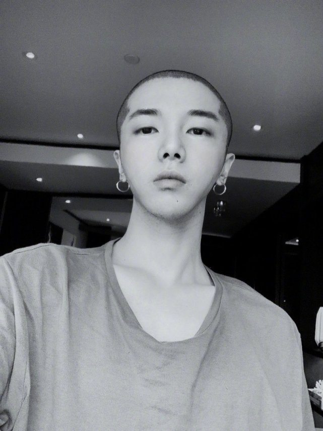 华晨宇植发的医院是哪里,华晨宇植发图片是真的吗